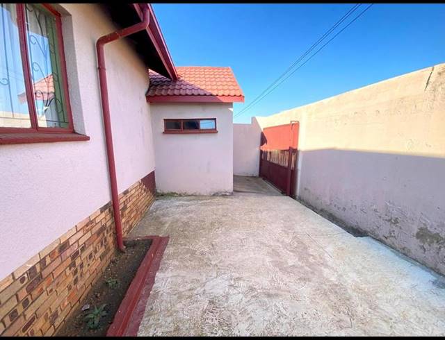 3 BEDROOM HOUSE FOR SALE IN MOHLAKENG
